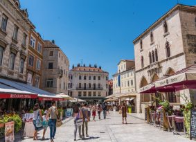 Besuchen Sie die Stadt Split und Trogir von Primosten aus